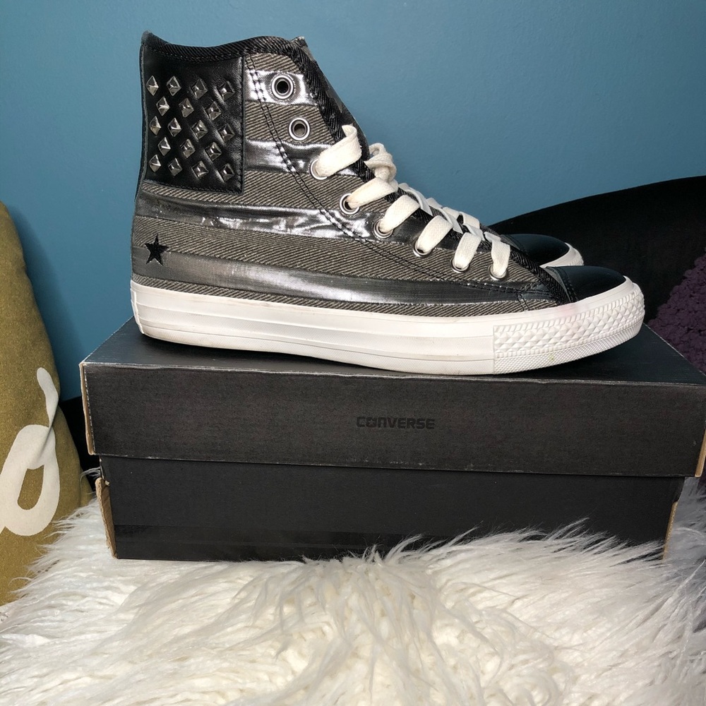 Sneakers - Picture 3 of 5